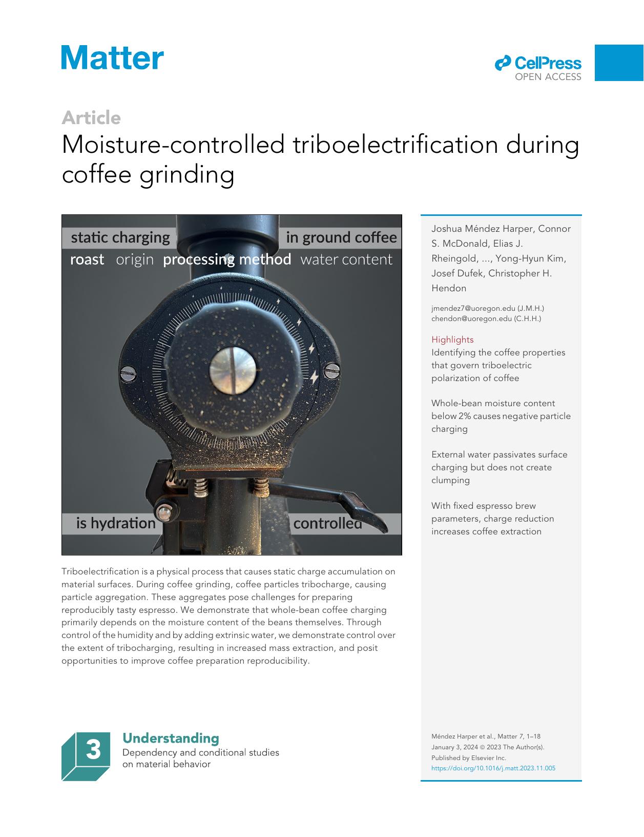 Moisture-controlled triboelectrification during coffee grinding